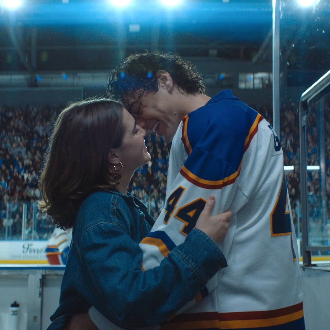 Ella Bright and Belmont Cameli brings Hannah Wells and Garrett Graham to life in Prime Video’s ‘Off Campus’ (Photo: Instagram/offcampusonprime)