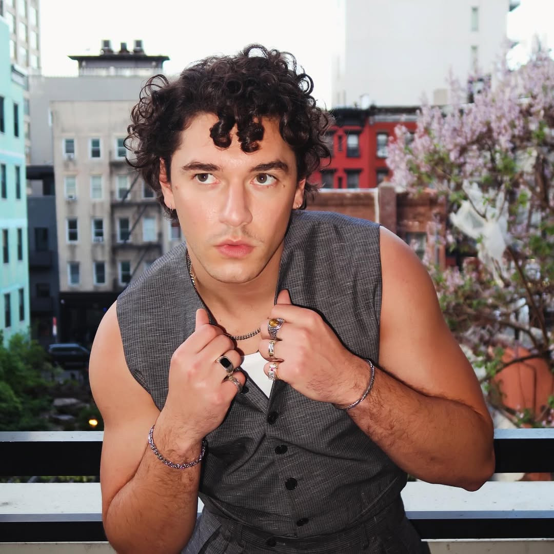 Tall, dark and handsome, Belmont Cameli is the perfect Garrett Graham in the hit series ‘Off Campus’ (Photo: Instagram/belmontcameli)