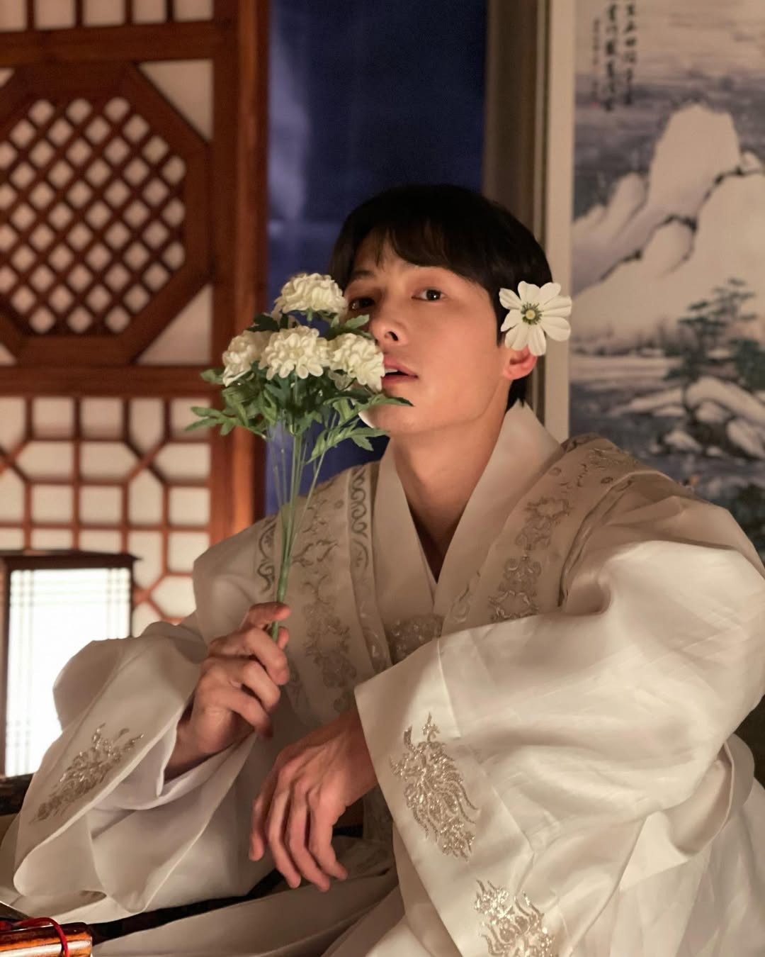 Before global streaming reshaped viewing habits, these K-drama oppas were already setting the tone for what a leading man in Korean television looked like, one hit drama at a time (Photo: hi_songjoongki/Instagram)