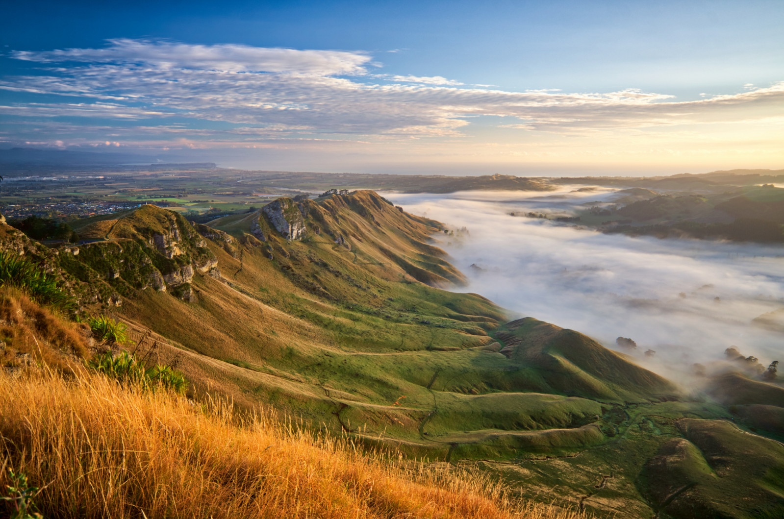 Sunrise at Te Mata Peak, Havelock North, New Zealand (Photo: Martin Vlnas / Getty Images)