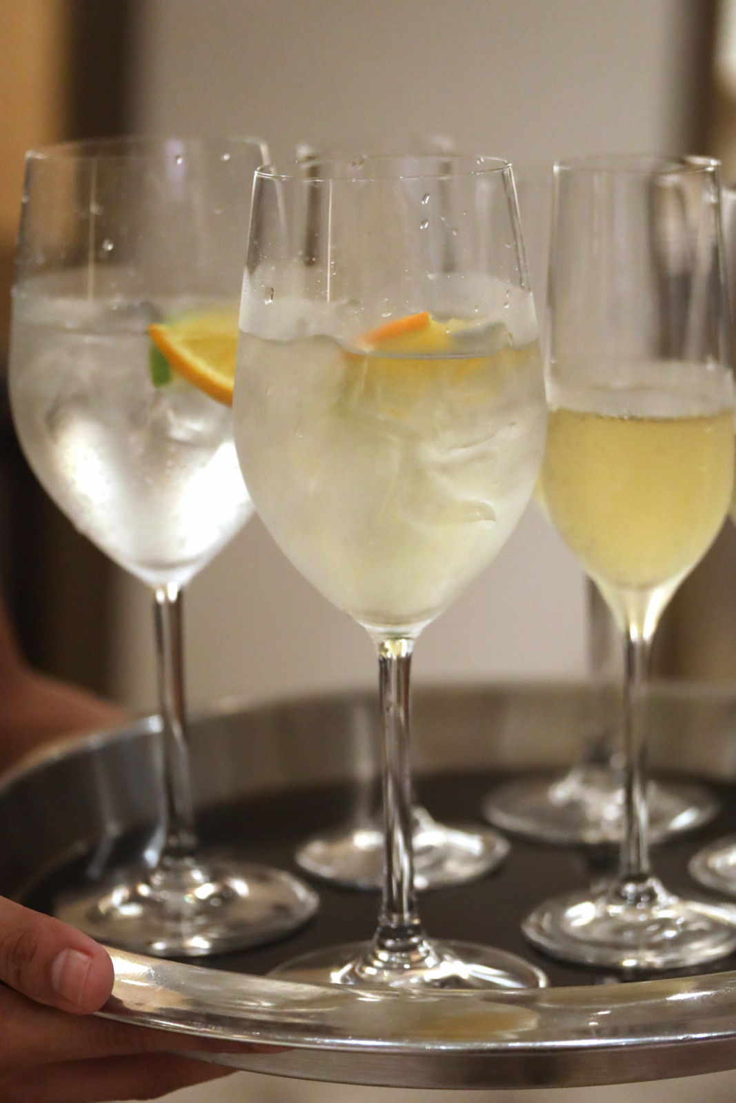 Cocktail hour offered guests an opportunity to connect before the programme commenced.