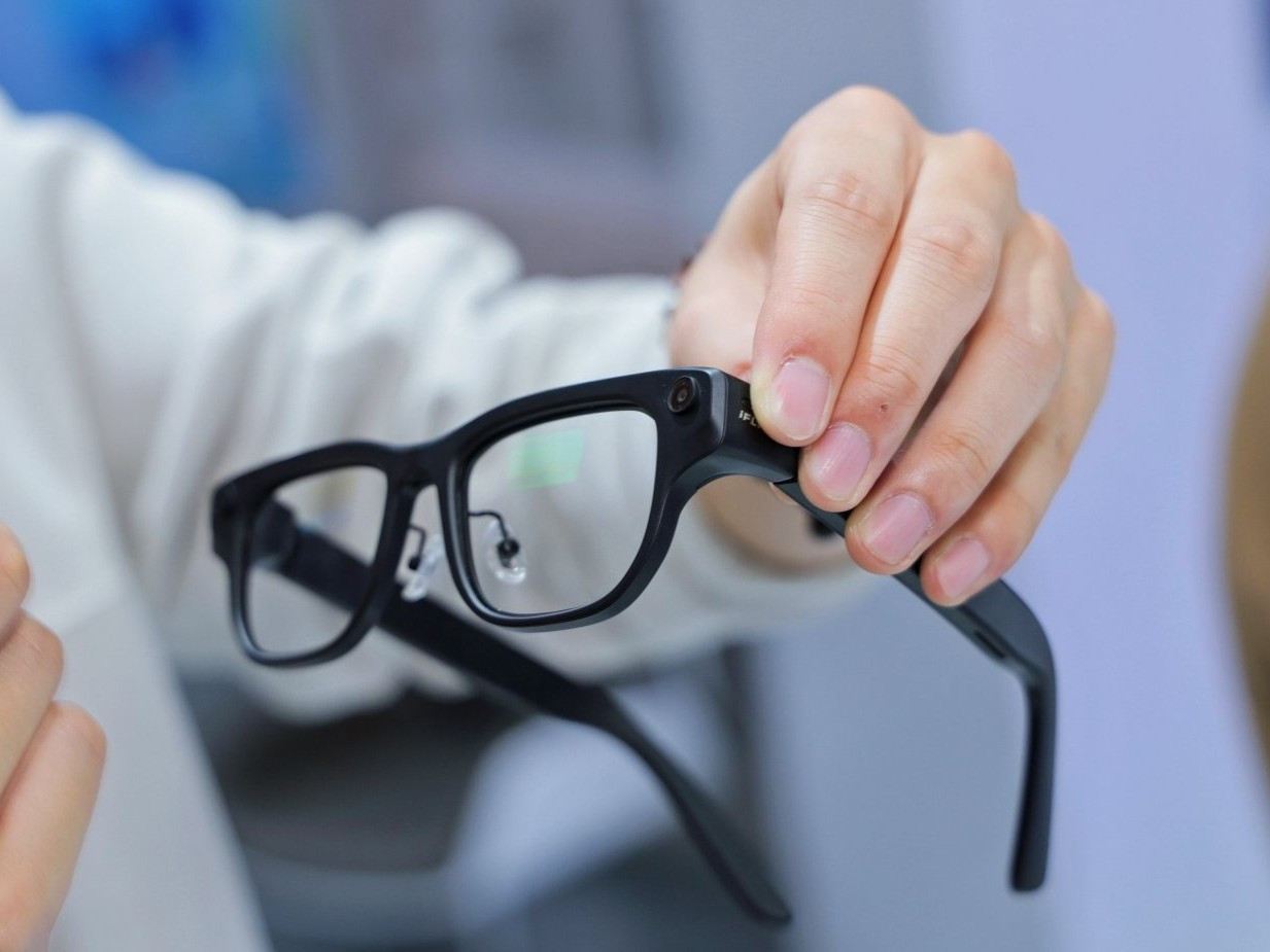 iFlyTek smart glasses, an example of wearable tech. (Photo: iFlyTek)