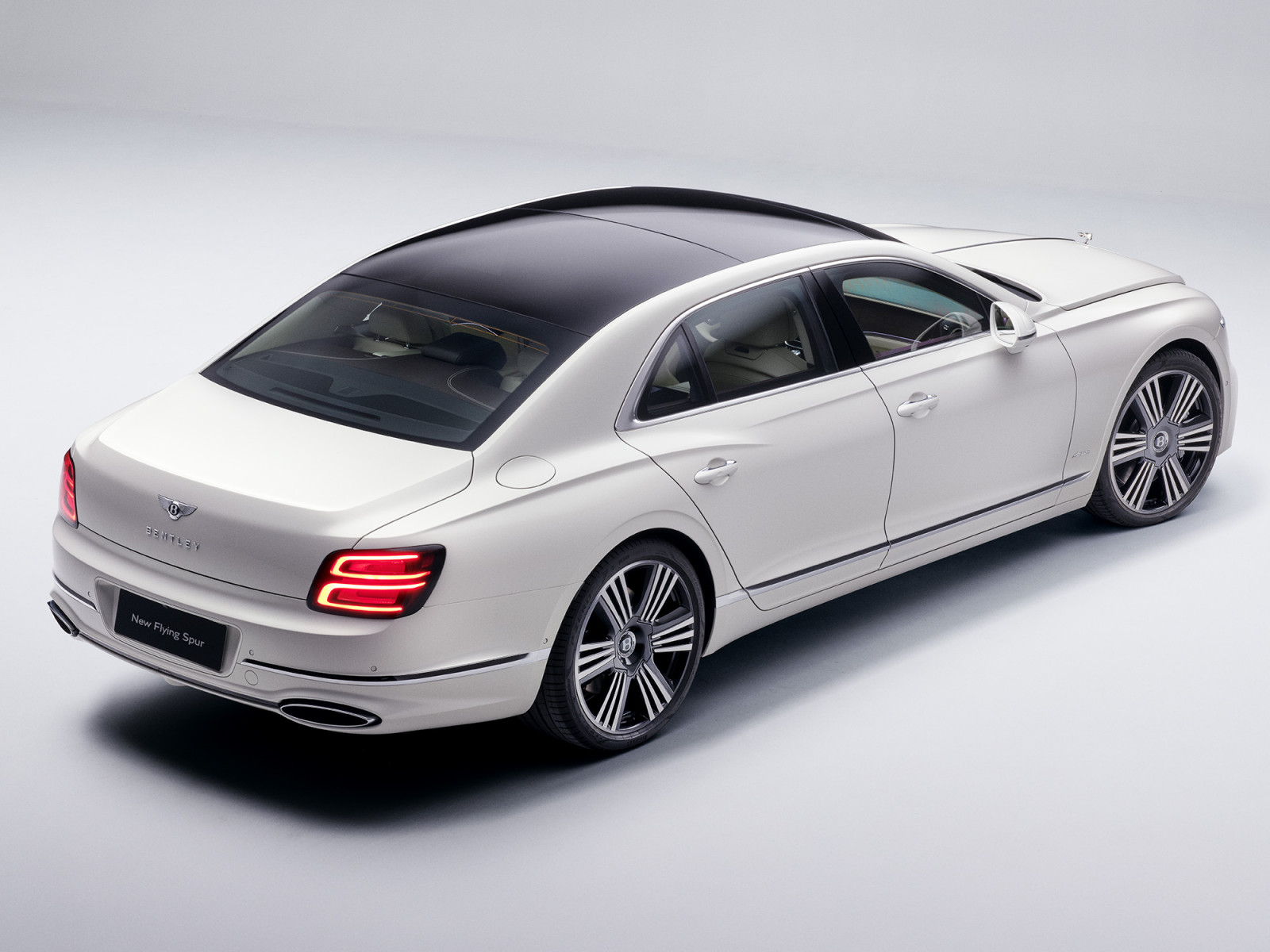 Bentley kembali mengukuhkan posisinya melalui peluncuran generasi terbaru Bentley Flying Spur