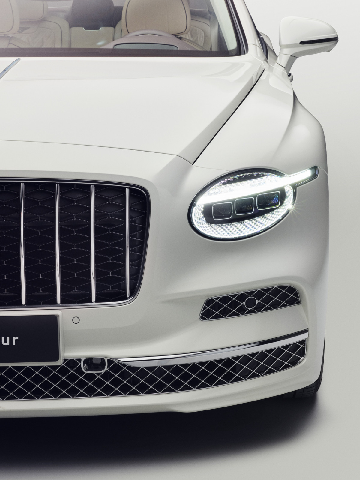 Bentley kembali mengukuhkan posisinya melalui peluncuran generasi terbaru Bentley Flying Spur