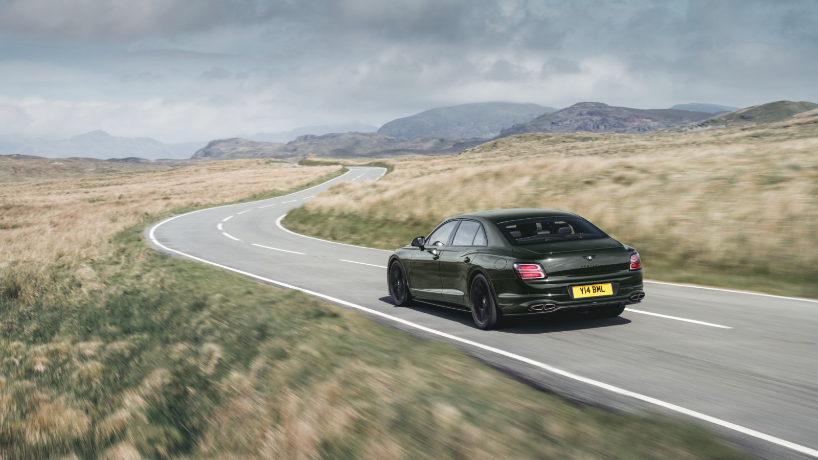 Bentley kembali mengukuhkan posisinya melalui peluncuran generasi terbaru Bentley Flying Spur