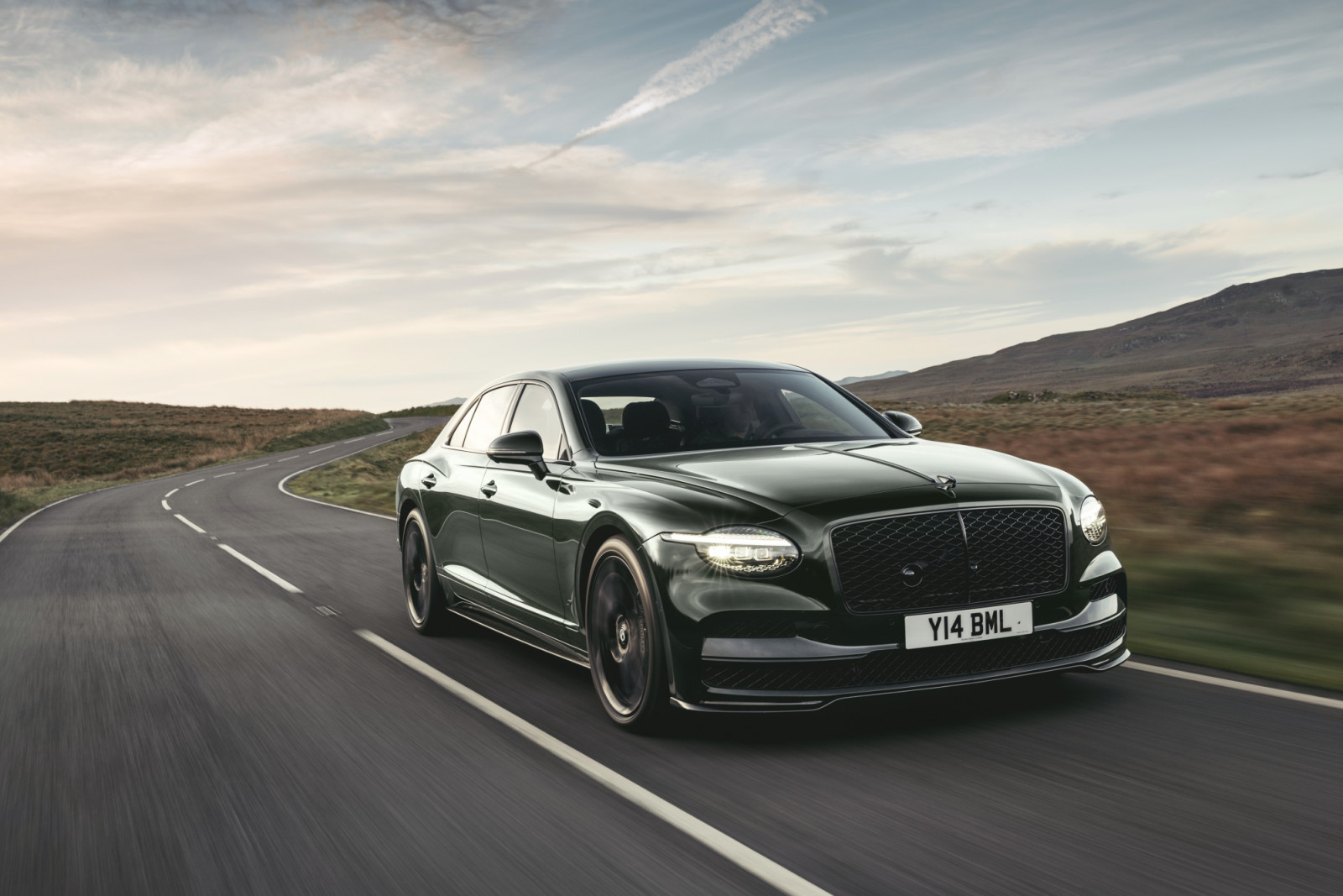 Bentley kembali mengukuhkan posisinya melalui peluncuran generasi terbaru Bentley Flying Spur