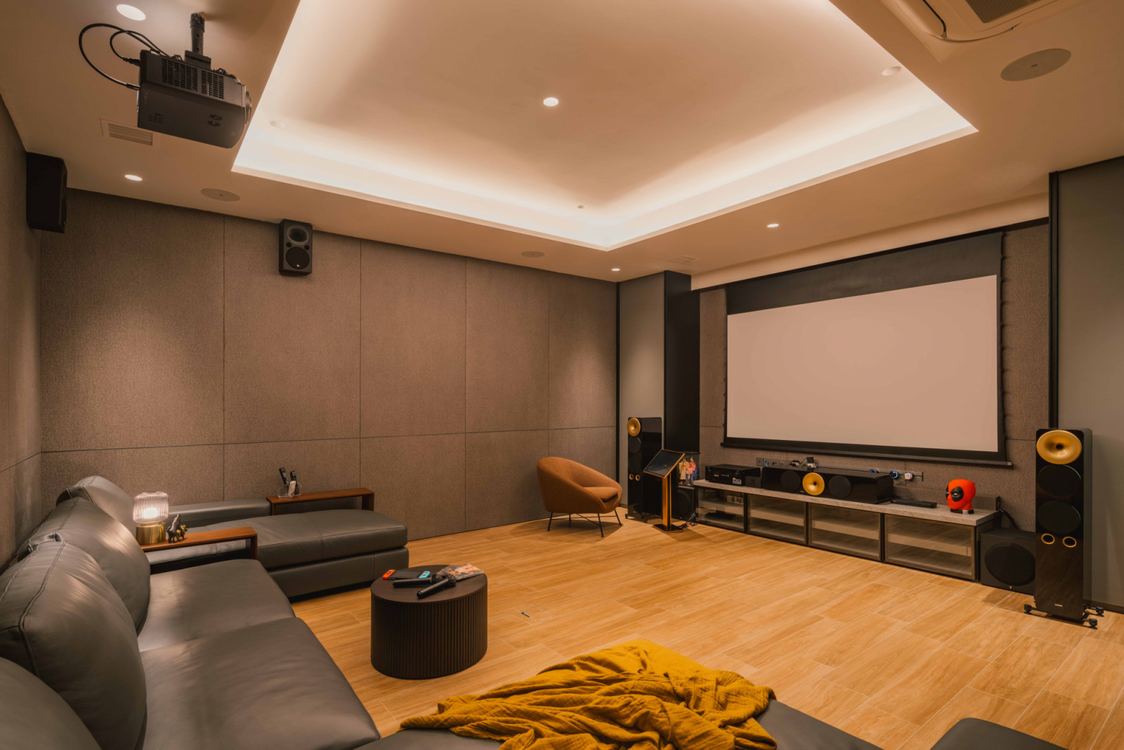 The entertainment room features all the facilities that are needed for family film nights