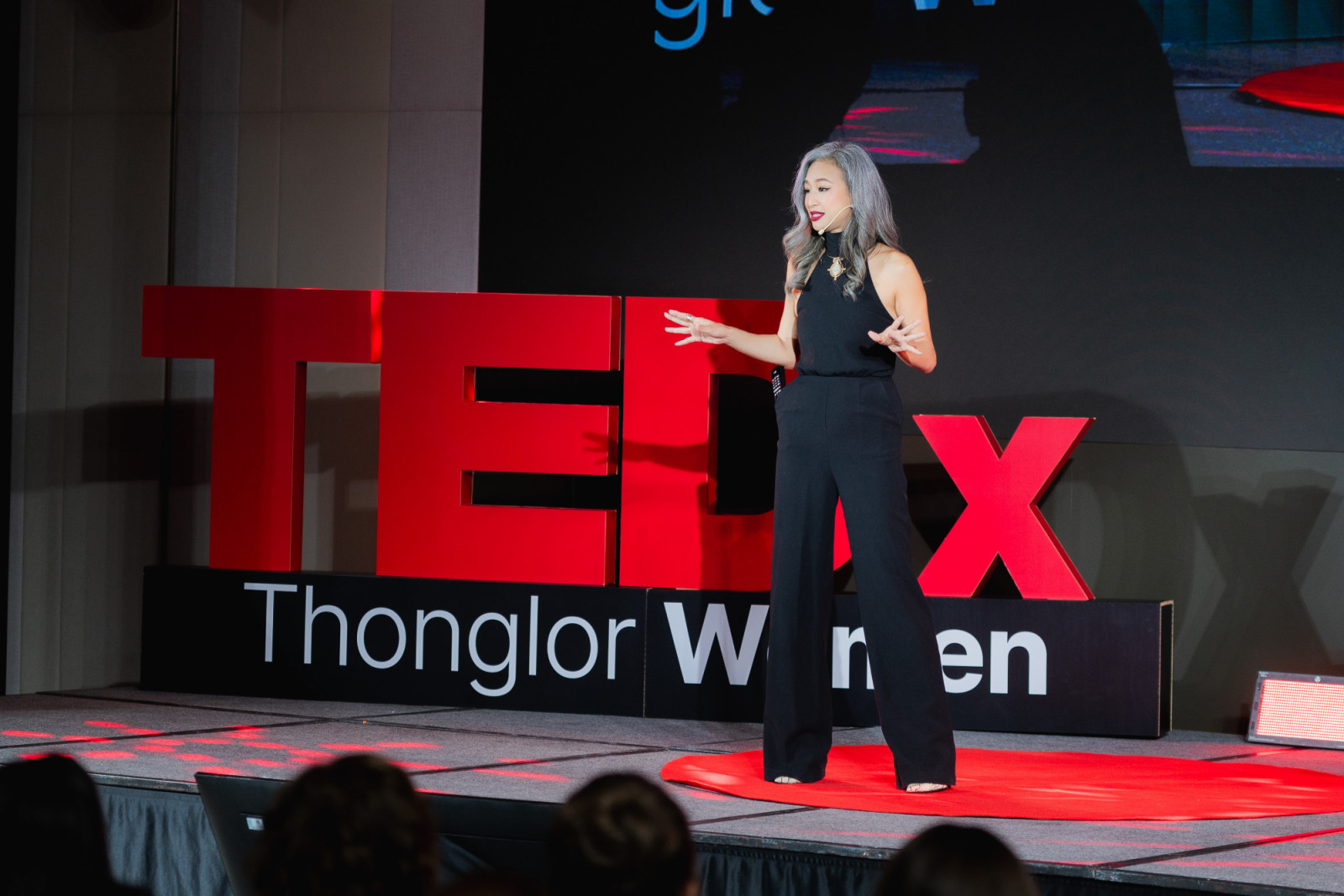 บนเวที TEDxThonglorWomen: Unmute the Future (ภาพ: Shannon Kalayanamitr)