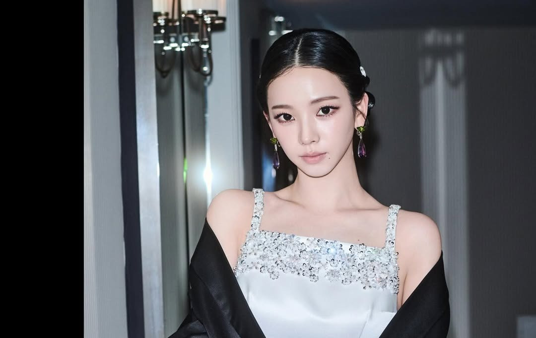 From high-fashion couture to late-night hangover cures, see how Karina takes over the advertising market to become the ultimate multi-industry chameleon (Photo: katarinabluu/Instagram)
