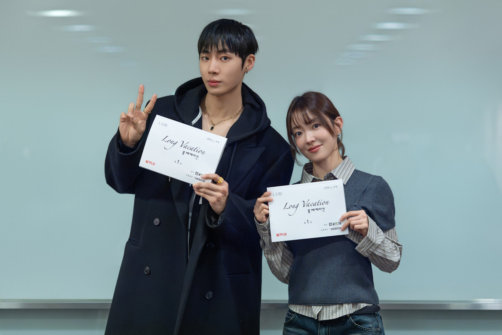 Choo Young-woo and Lee Se-young fall in love in ‘Long Vacation’, the upcoming Netflix K-drama set in a seaside hotel (Photo: Netflix)