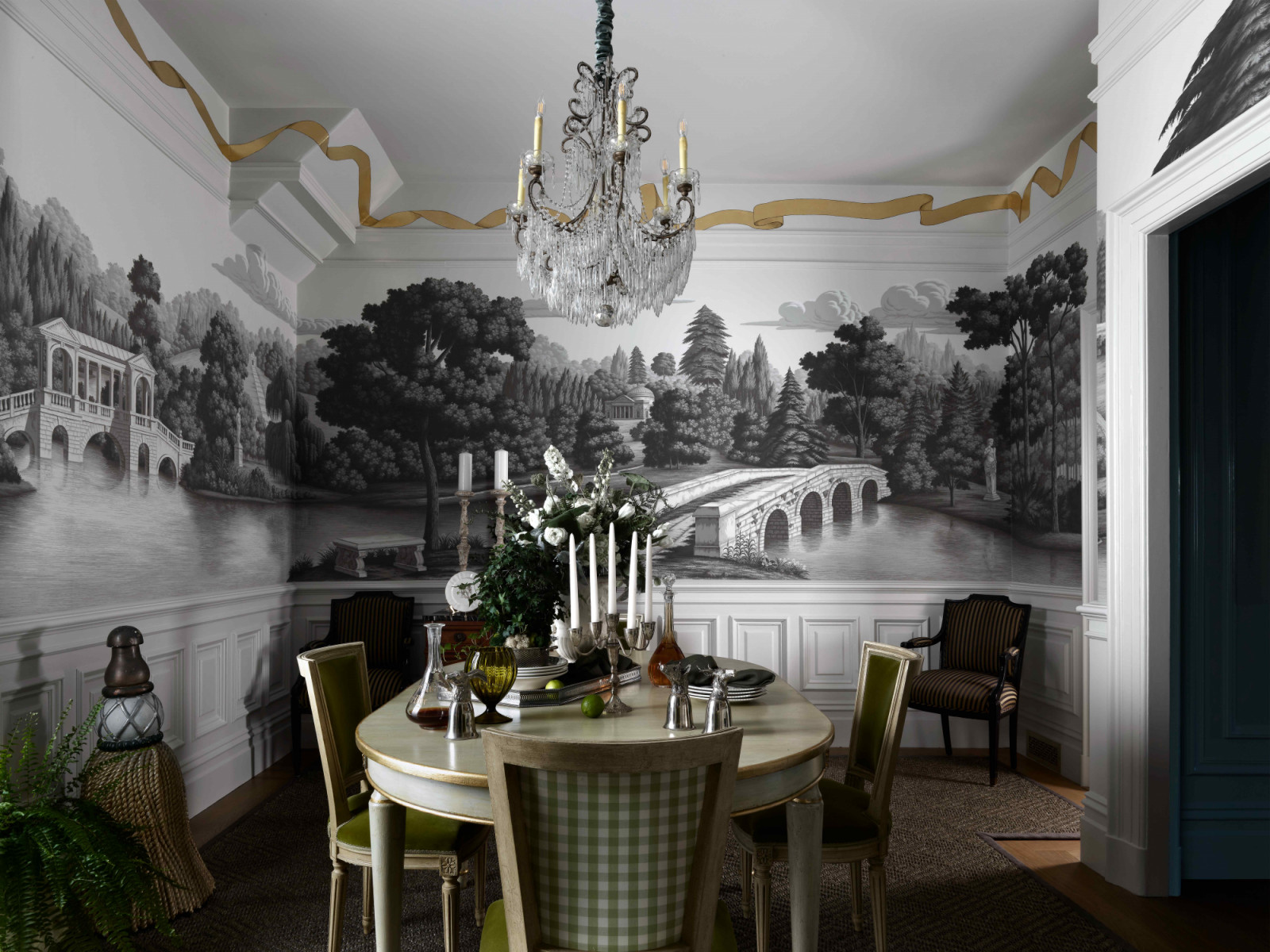 The formal dining room with custom de Gournay wallcoverings and gilded ribbon detailing