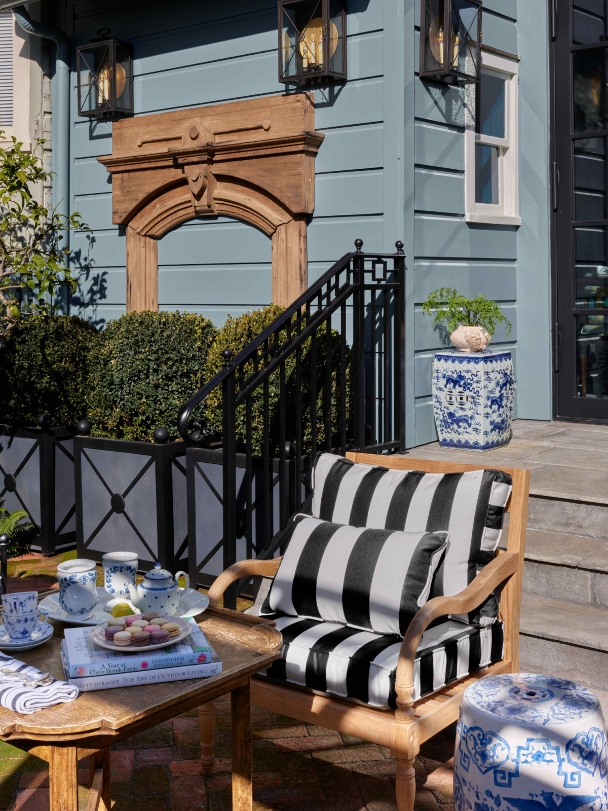 A perfect setting to entertain guests and long conversations over afternoon tea