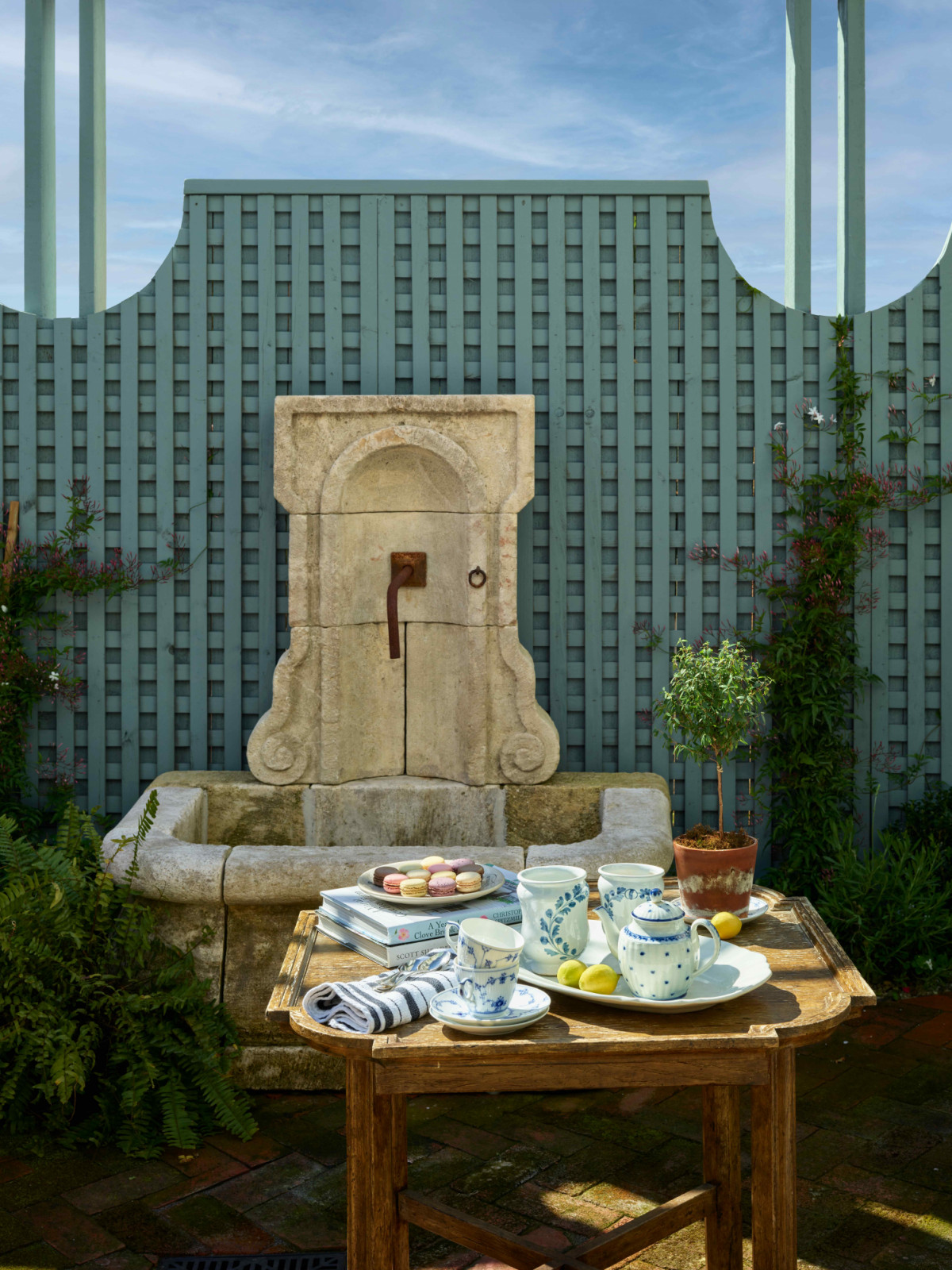 Rachman oversaw every detail of the design, from the front yard to the backyard