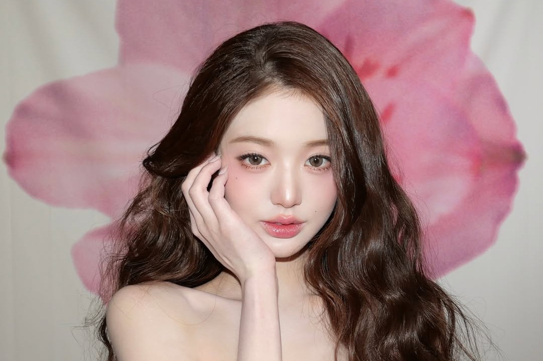 From luxury fashion houses and beauty campaigns to banks, beverages and household names, Wonyoung’s endorsement portfolio reaches far beyond K-pop (Photo: for_everyoung10/Instagram)