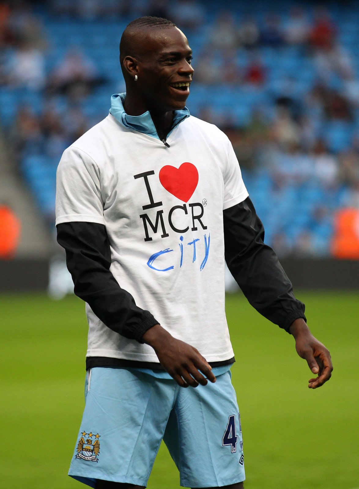 MANCHESTER, ENGLAND - AUGUST 15: Mario Balotelli of Manchester City warms up in a 'L love Manchester' T-shirt prior to the Barclays Premier League match between Manchester City and Swansea City at Etihad Stadium on August 15, 2011 in Manchester, England. (Photo by Alex Livesey/Getty Images)