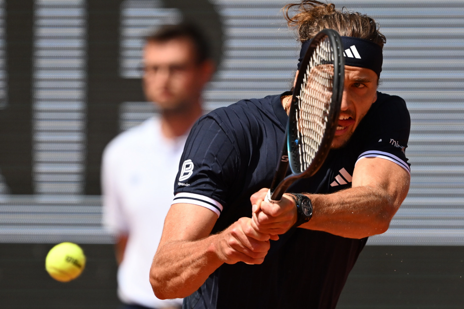 PARIS, FRANCE - JUNE 07: Germany's Alexander Zverev and Italy's Flavio Cobolli compete during their men's final singles match on day 15 of the French Open tennis tournament on Court Philippe-Chatrier at the Roland-Garros Complex in Paris on June 7, 2026. (Photo by Burak Akbulut/Anadolu via Getty Images)