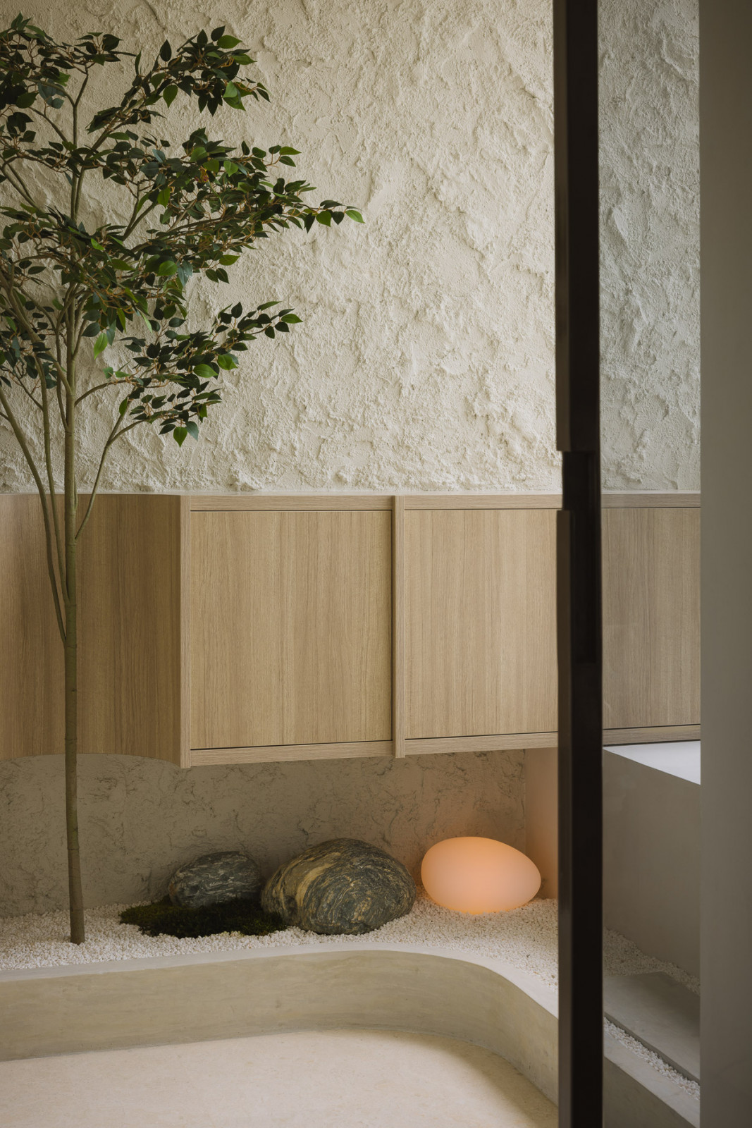 This peaceful corner encapsulates the East Coast apartment’s overall vibe perfectly
