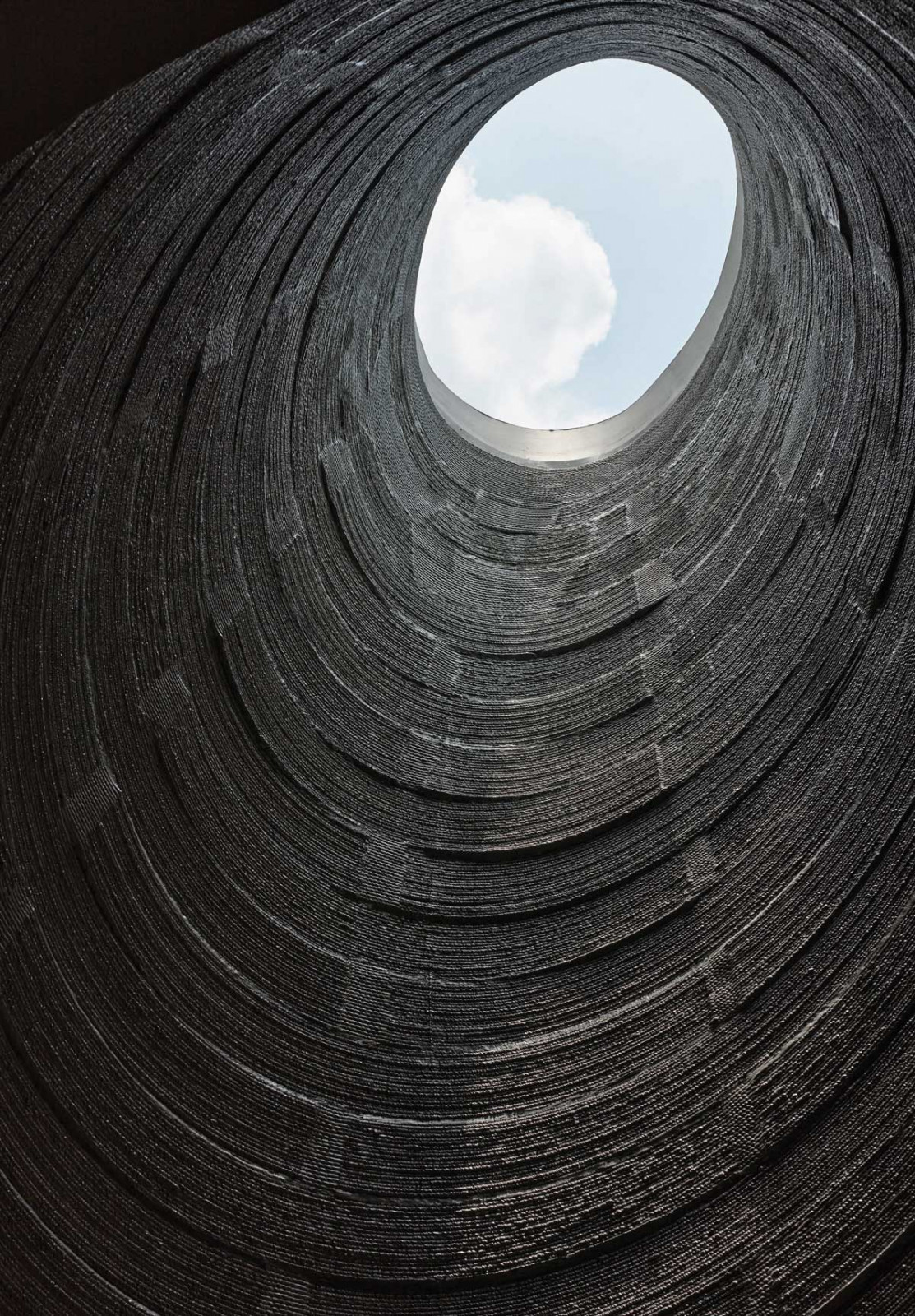 Looking up into the six-metre-tall oculus, the concentric 3D-printed layers frame the sky above and embody the poetic potential of additive construction