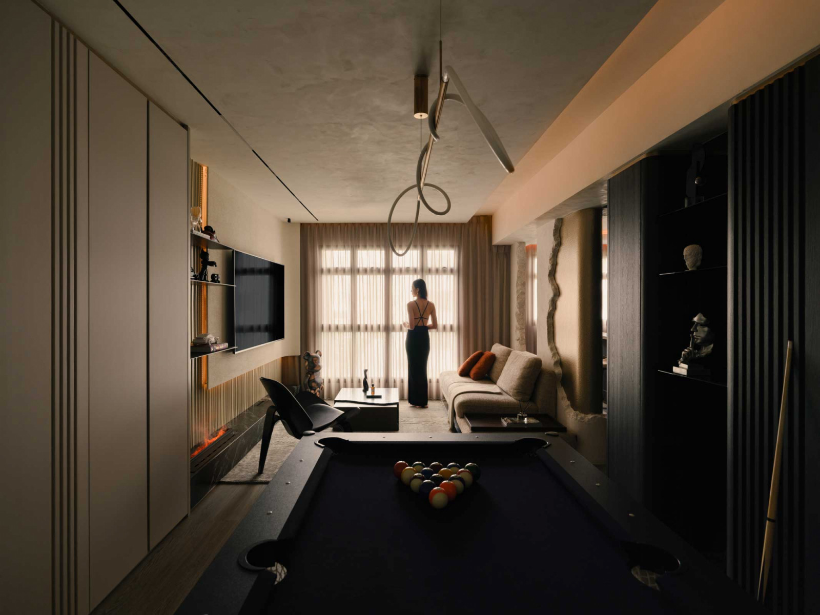 Designed for entertaining, the open-plan layout of this LA Design Studio project transitions seamlessly from living to leisure, anchored by warm lighting and expressive furniture
