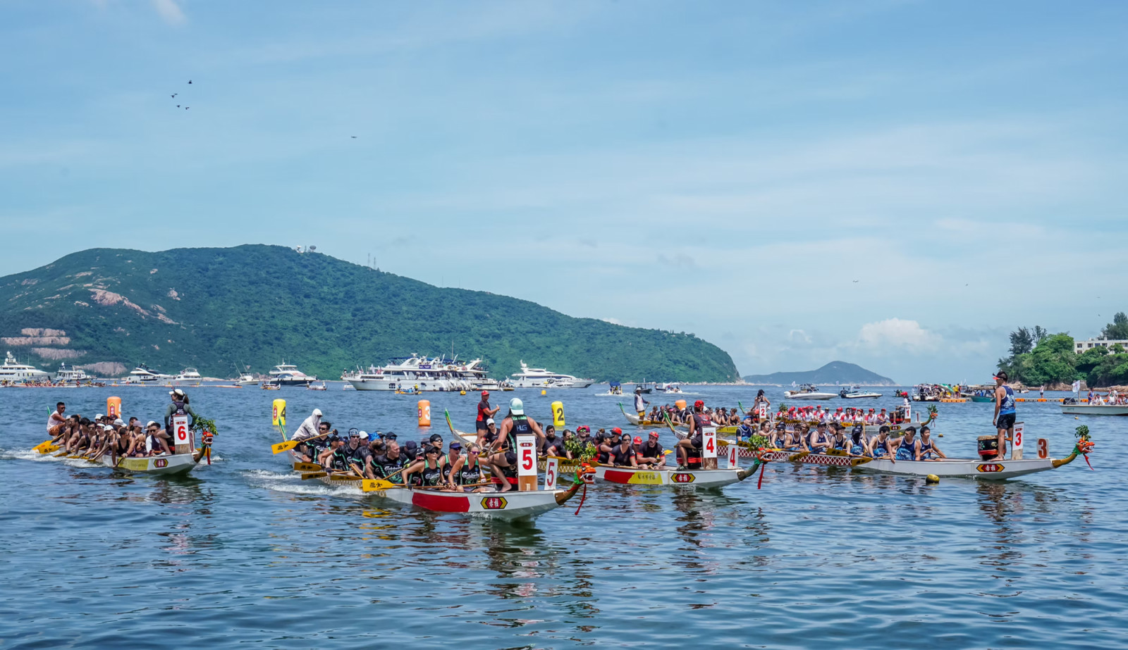 Coastal glamour meets centuries-old tradition at Hong Kong’s most thrilling summer racing spectacle. (Photo: Stanley Dragon Boat Association)