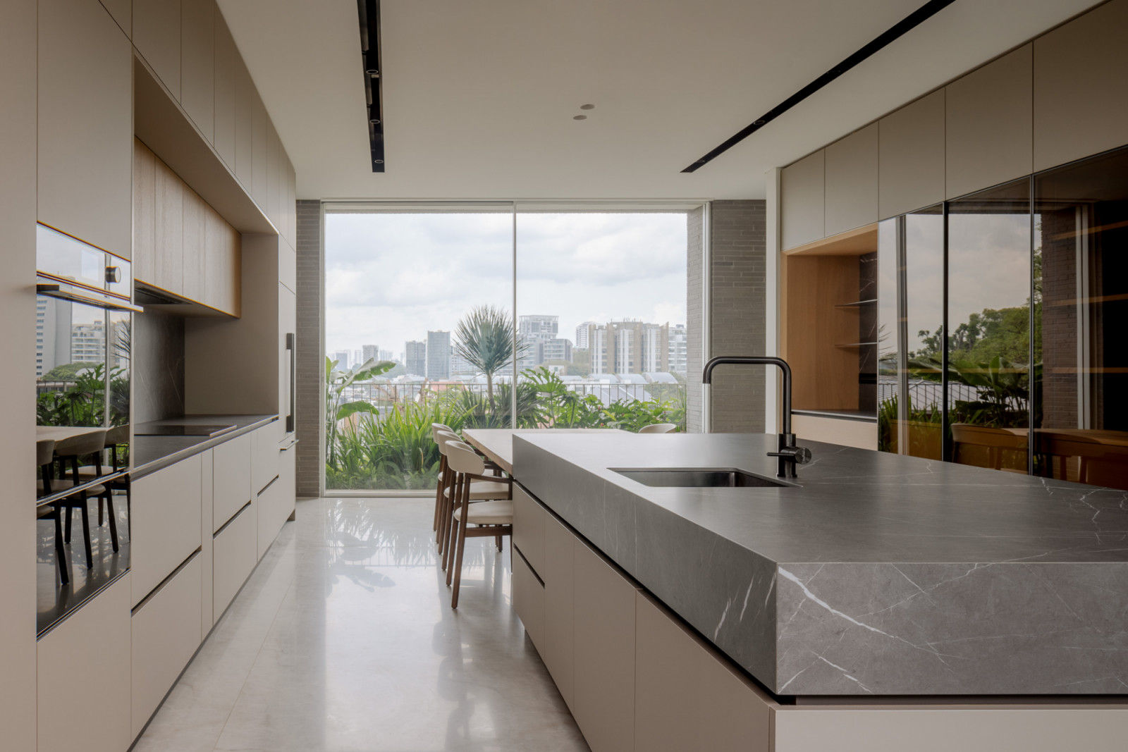 Open and welcoming, the kitchen is where family life unfolds and moments of connection linger
