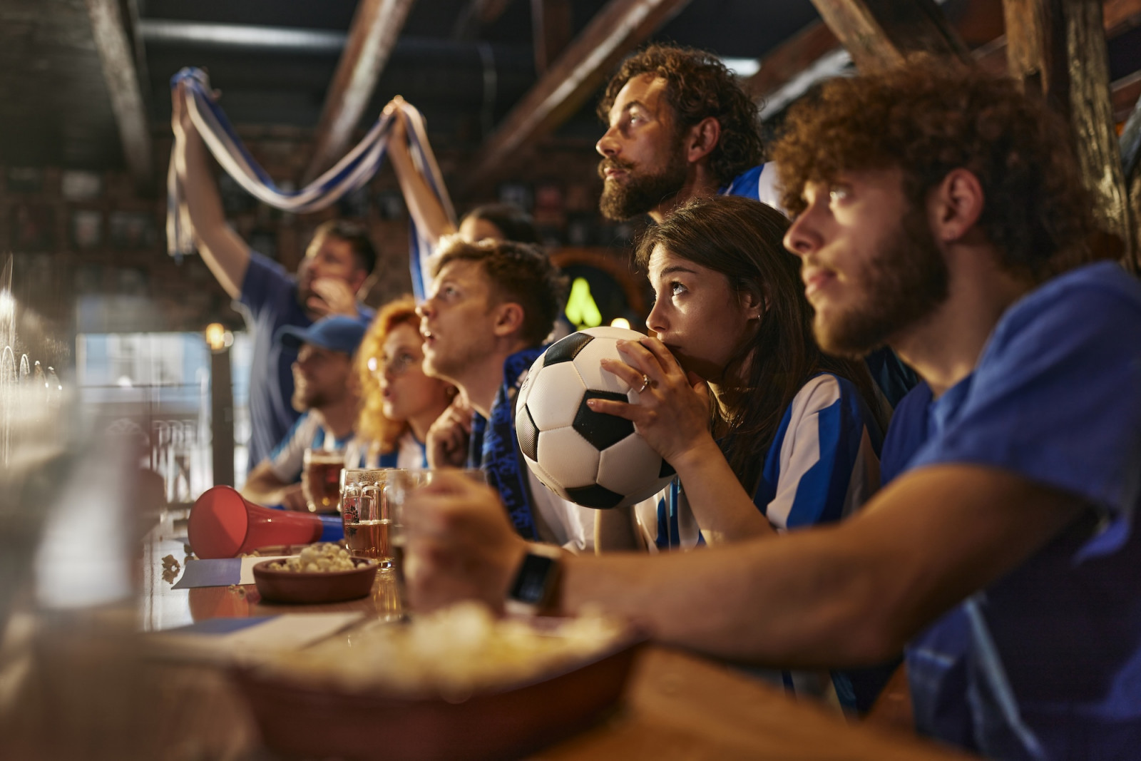 Fans watch World Cup in a pub (Photo: Getty Images)
