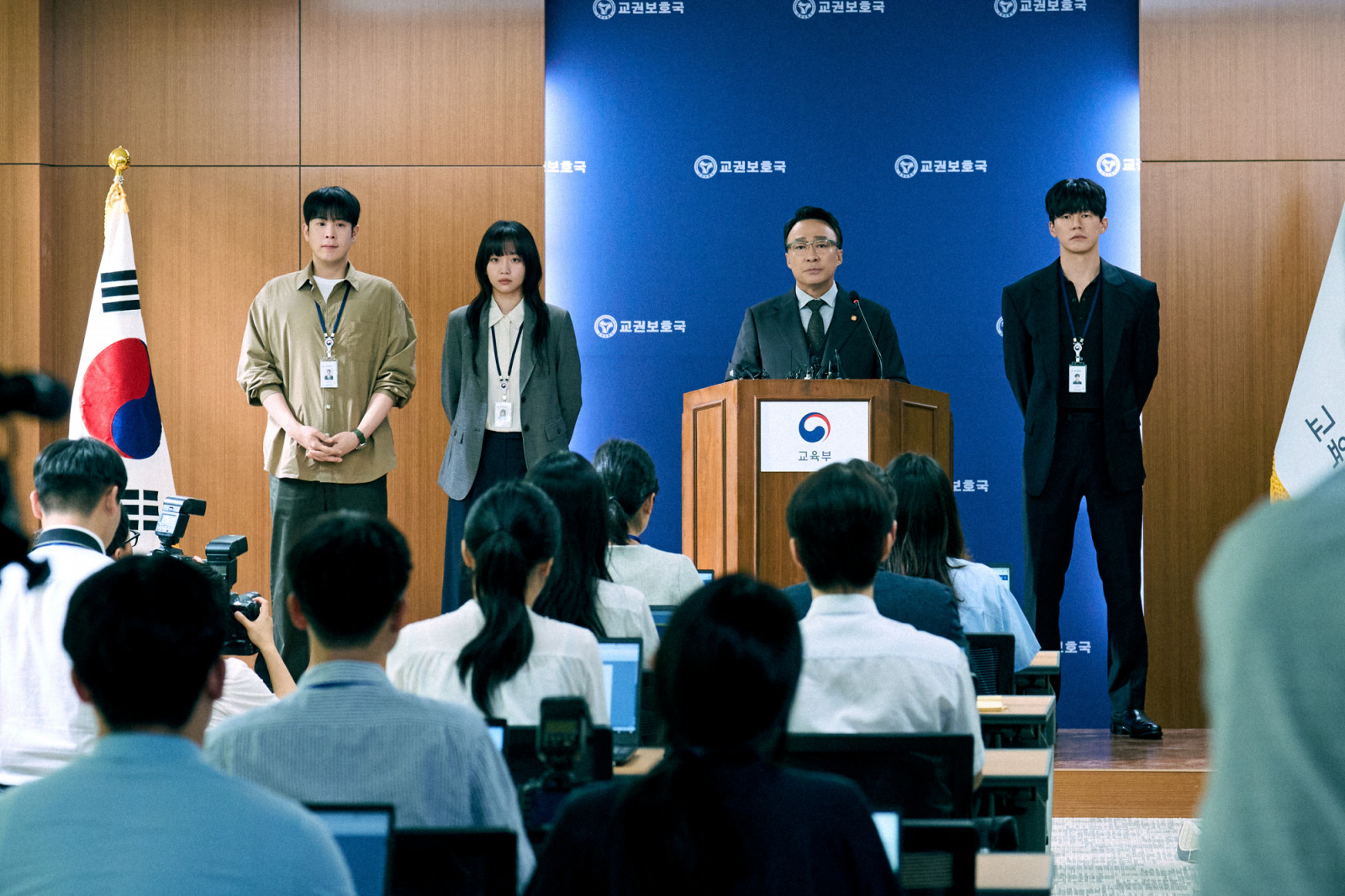 Teach You a Lesson(L to R) Pyo Ji-Hoon as Bong Geun-dae, Jin Ki-Joo as Im Han-rim, Lee Sung-Min as Choi Gang-seok, Kim Moo-Yul as Na Hwa-jin in Teach You a Lesson. Cr. Kim Ji-yeon/Netflix © 2026