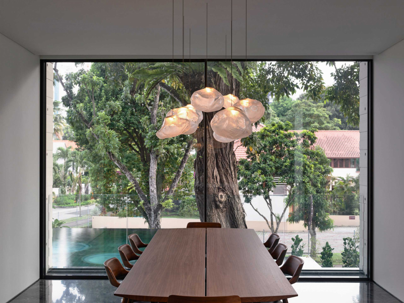 Classic’s Slimline Series system is used in one of the rooms so minimal sightlines and expansive glazing create a seamless connection between indoors and out, drawing the surrounding greenery deep into the home and transforming nature into an integral part of the living experience