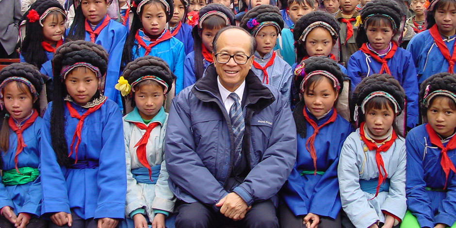 Li Ka-shing visits a minority primary school. Notably, on Father's Day, Li has characterised his charitable foundation as his "third son."