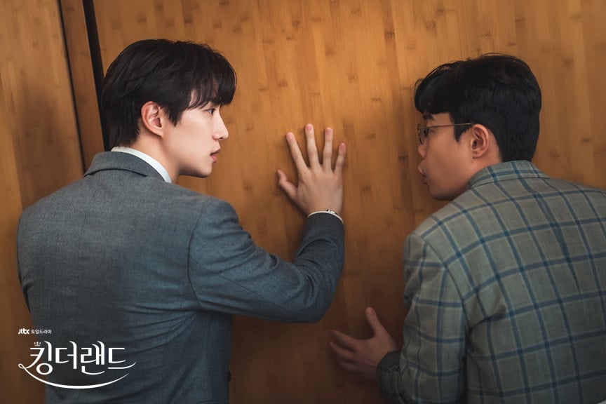 No Sang-sik’s unwavering loyalty to King Group CEO Gu Won makes him a fan-favourite K-drama secretary (Photo: JTBC)