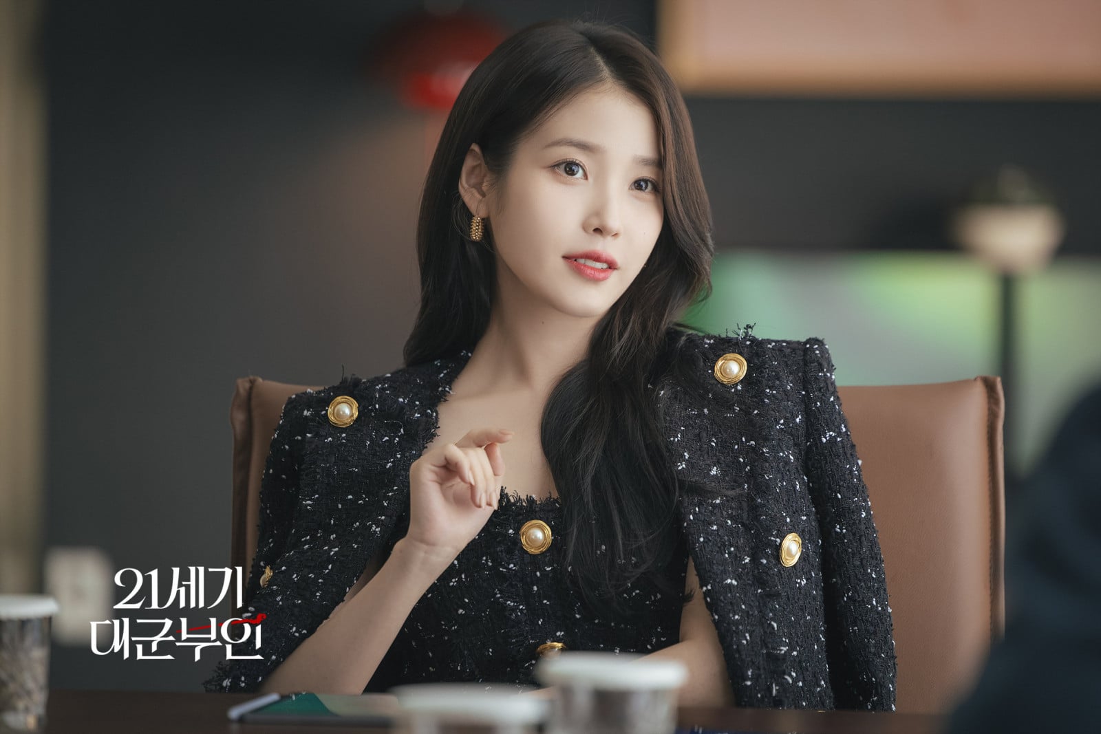 Castle Beauty CEO Seong Hui-ju trusts Secretary Do with her secrets—and her life (Photo: MBC)