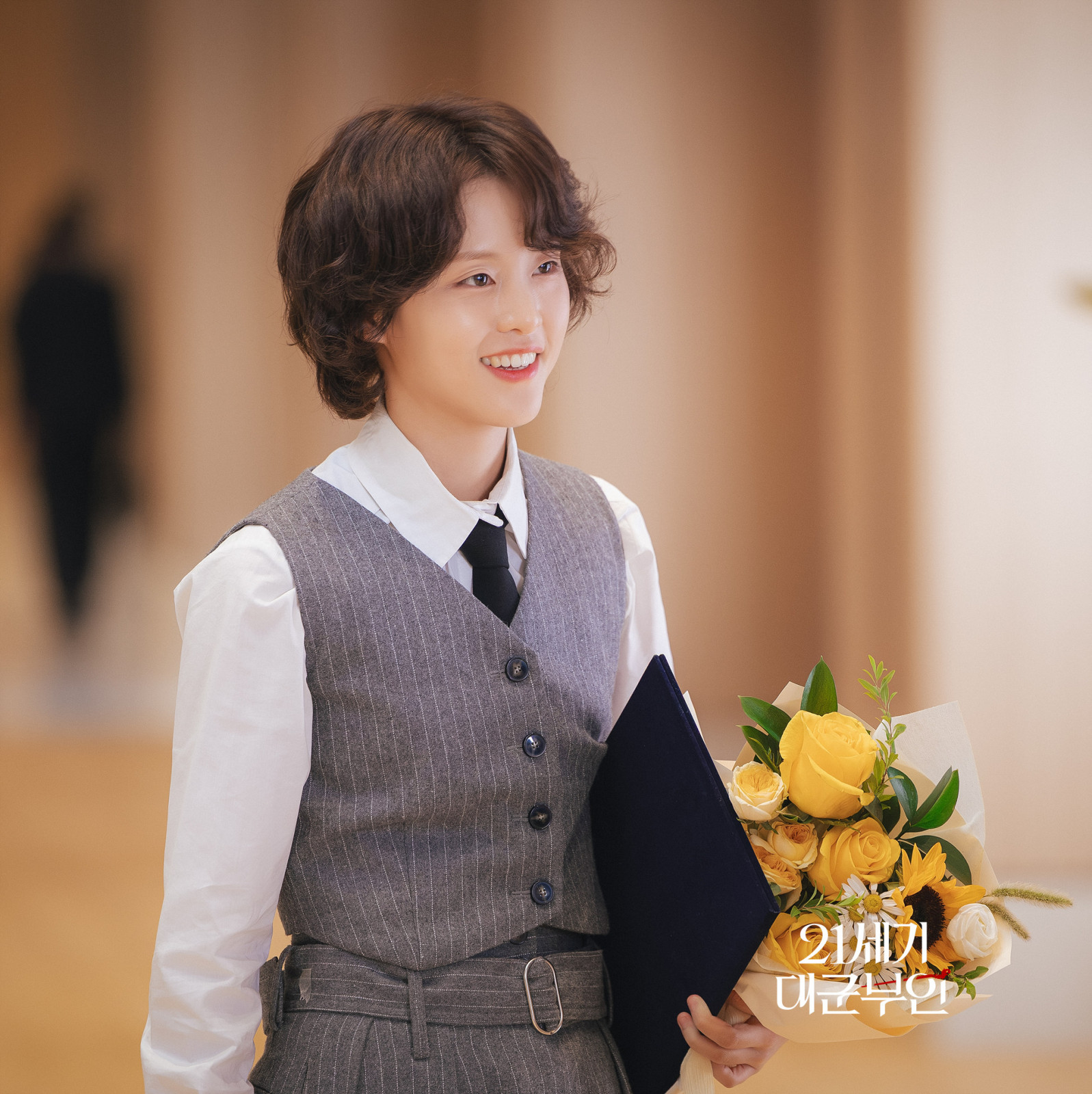 Do Hye-jeong deserves a hefty raise and title of K-drama secretary of the year (Photo: MBC)