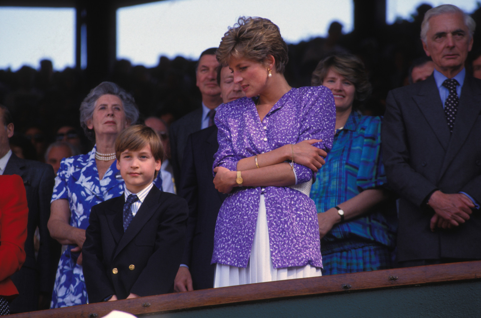 Lady Diana et le Prince William lors de la finale dames du tournoi de tennis de Wimbledon le 6 juillet 1991 à Londres, Royaume-Uni. (Photo by Manuela DUPONT/Gamma-Rapho via Getty Images)