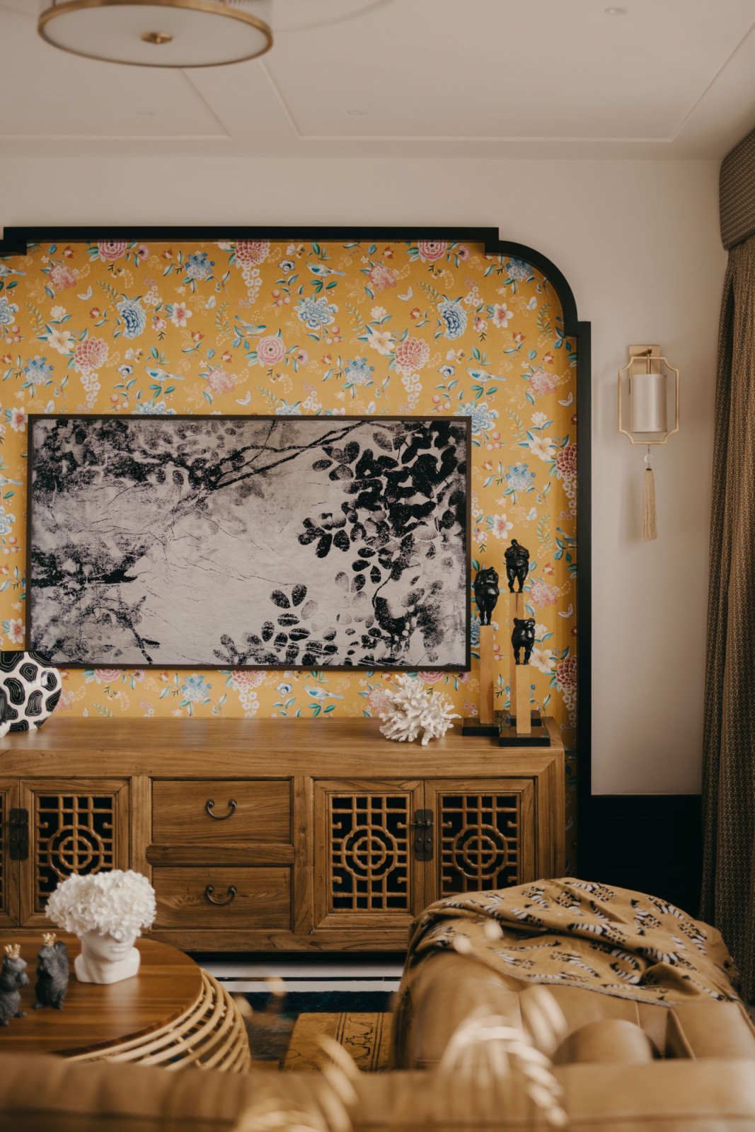 This North Bridge road home draws upon Indochine influences, chinoiserie references and collected antiques