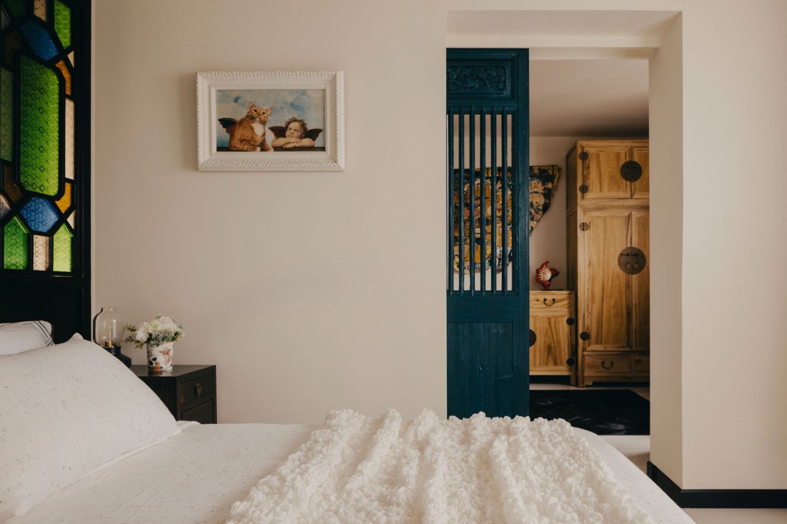 Existing beams and structural elements, such as this one in the bedroom, were embraced as part of the architectural language of the home