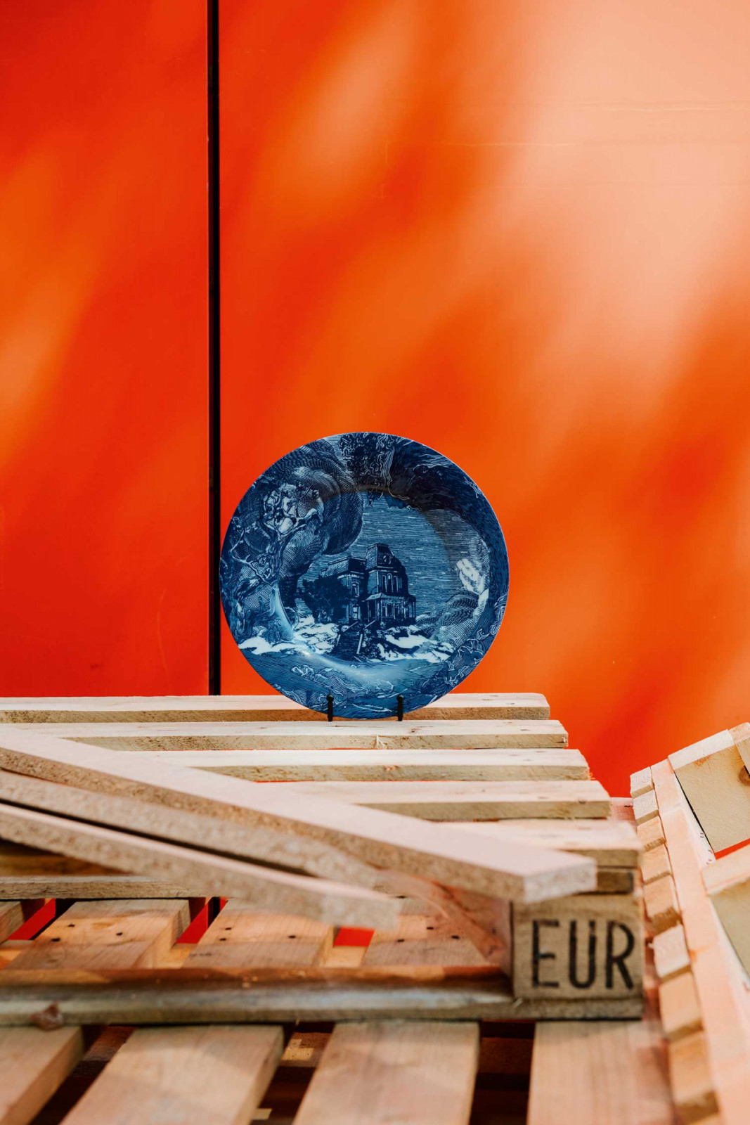 A closer look at the porcelain plates