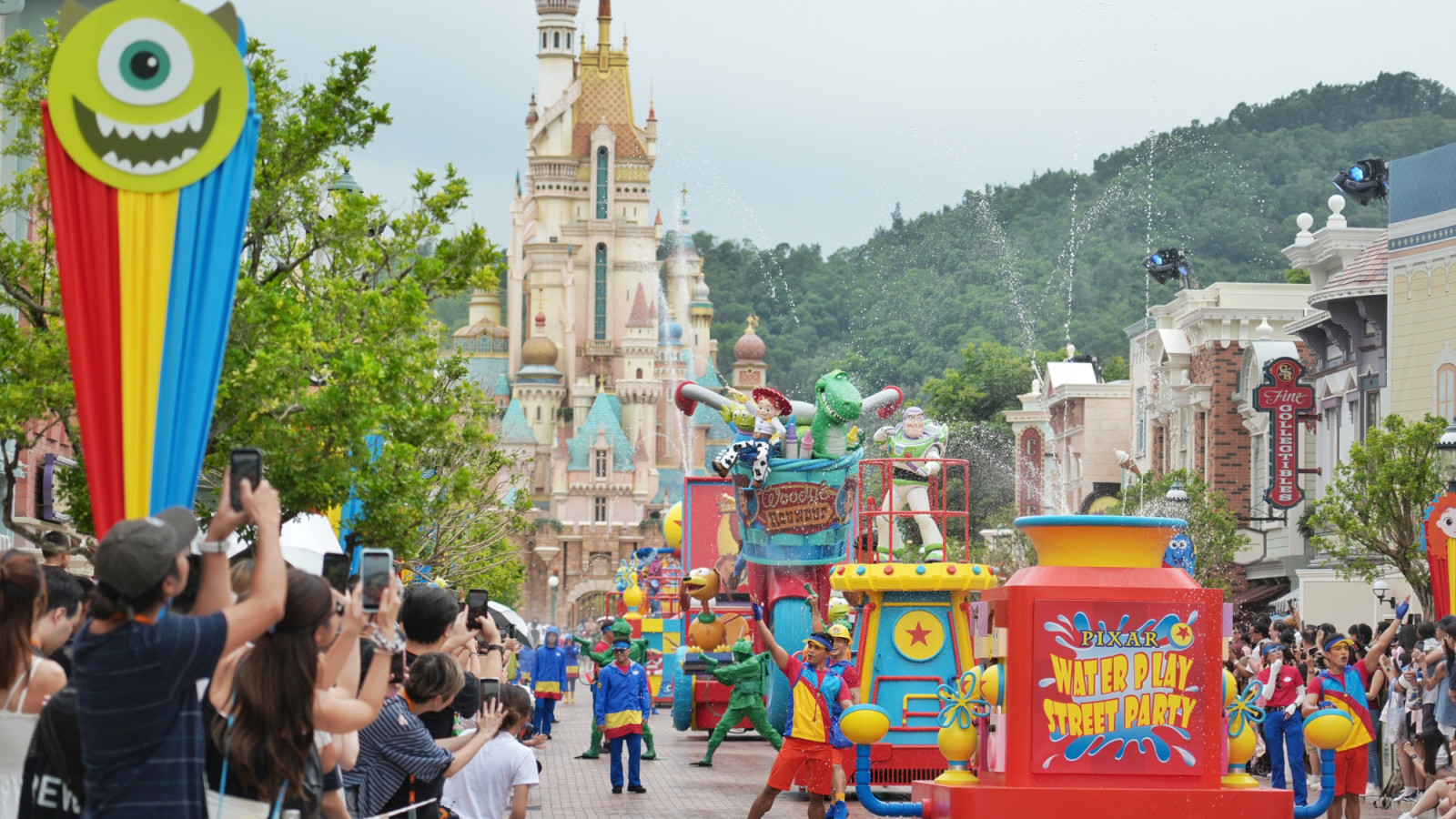 HONG KONG, CHINA - JUNE 11: Pixar animated characters meet visitors at the "Pixar Water Play Street Party" during a media preview of "Pixar Summer Fest" at the Hong Kong Disneyland Resort on June 11, 2026 in Hong Kong, China. Pixar animated characters are going to land at Hong Kong Disneyland to bring a spectacular adventure to visitors this summer. (Photo by Zhang Xiangyi/China News Service/VCG via Getty Images)
