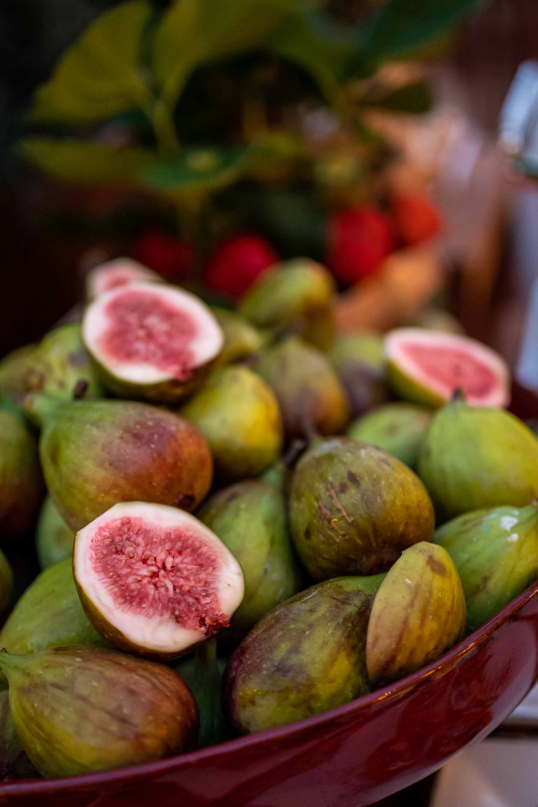 Fresh fruits such as figs were served after dinner