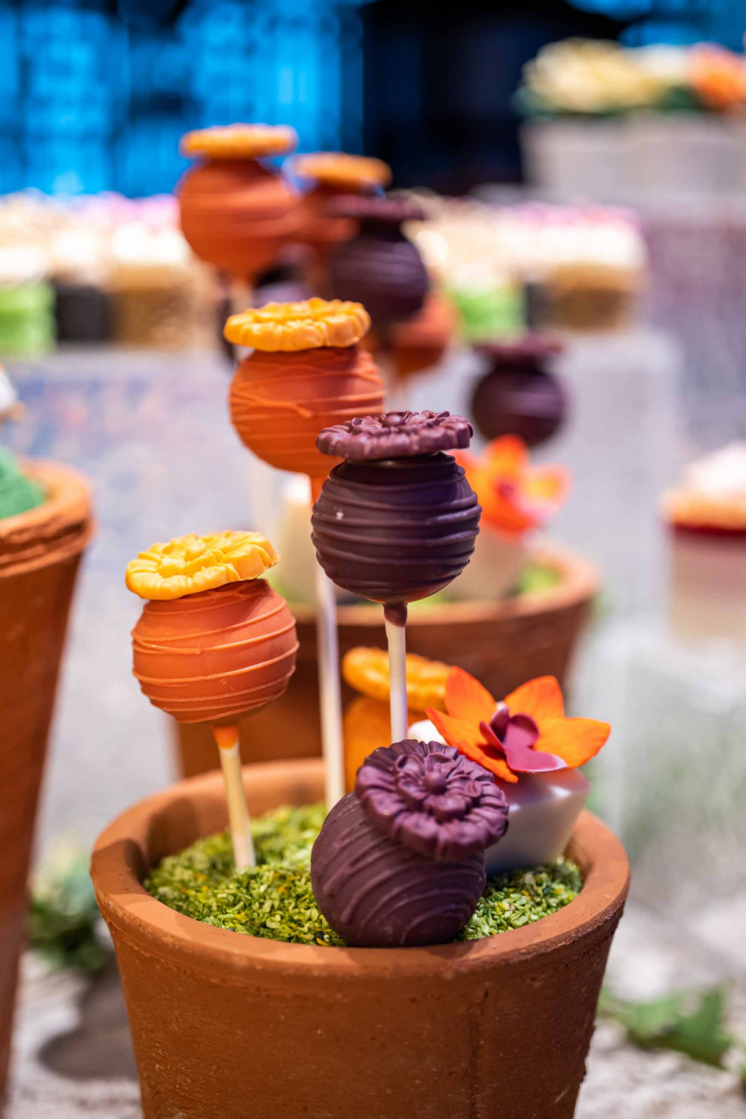 Garden themed dessert spread by Cakeinspiration