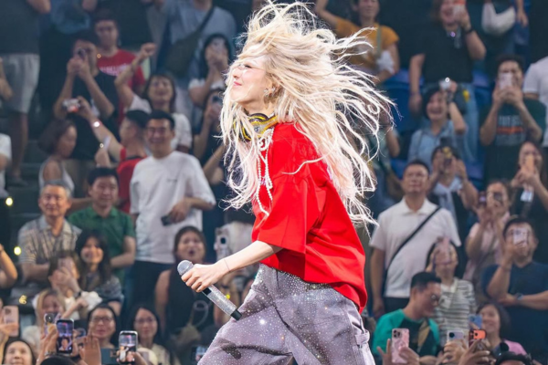 Multi-hyphenate icon Sammi Cheng becomes the next homegrown superstar to stage a solo residency at Kai Tak. (Photo: Instagram/@sammi_chengsauman)