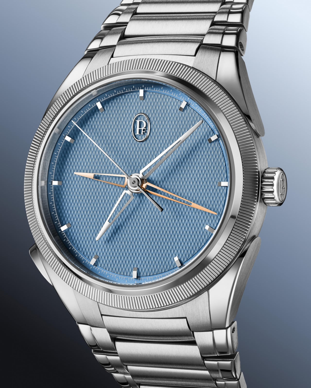 The gold hands appear when the chronograph is activated, to indicate the civil time while the rhodium-plated hand start measuring elapsed time. When the chronographs is deactivated, the gold hands hide under the rhodium-plated hands.