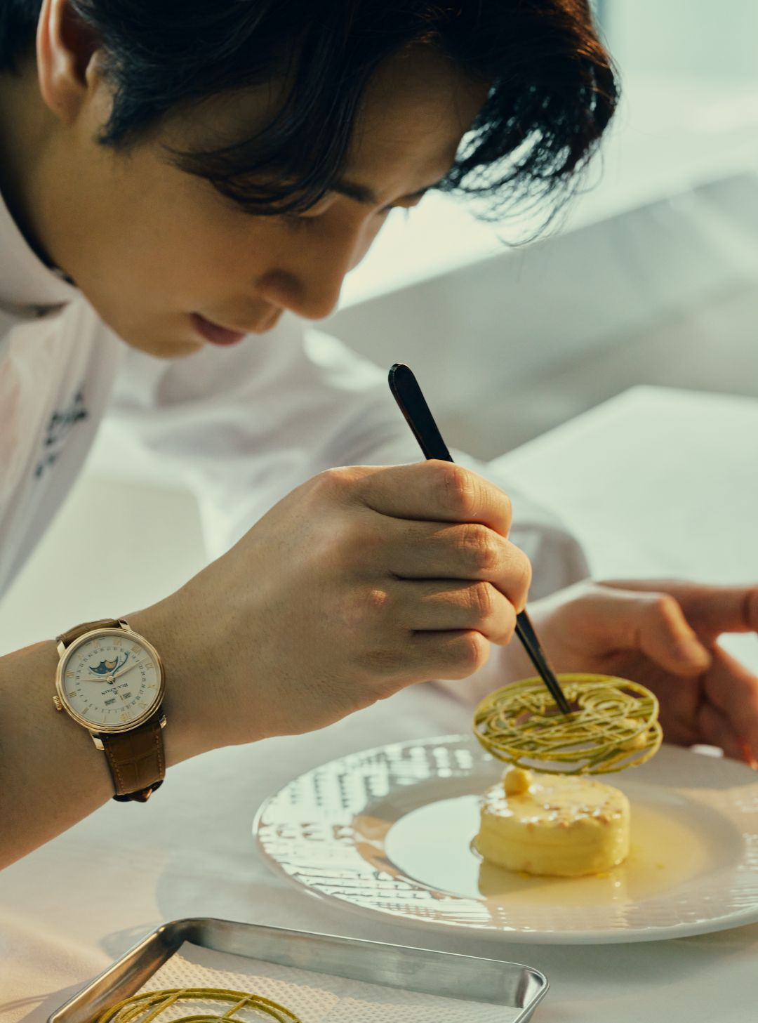 執掌兩家米其林一星餐廳 L'Amant Secret和Eatanic Garden的明星主廚孫鍾元認為:時間雖然看不見(invisible),但它在製錶和烹飪中都是決定性的元素。(Photo: Blancpain)