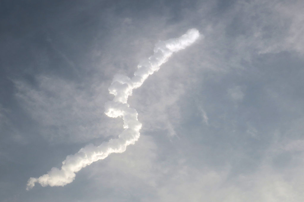 CAPE CANAVERAL, FLORIDA, UNITED STATES - APRIL 19: A Blue Origin New Glenn rocket carrying an AST SpaceMobile Bluebird 7 satellite leaves a contrail after launching from pad 36 at Cape Canaveral Space Force Station on April 19, 2026 in Cape Canaveral, Florida. The rocket will carry the second satellite in the AST SpaceMobile next-generation satellite constellation to low Earth orbit. The satellite is designed to support space-based cellular broadband for mobile phones. This is the third launch of a New Glen