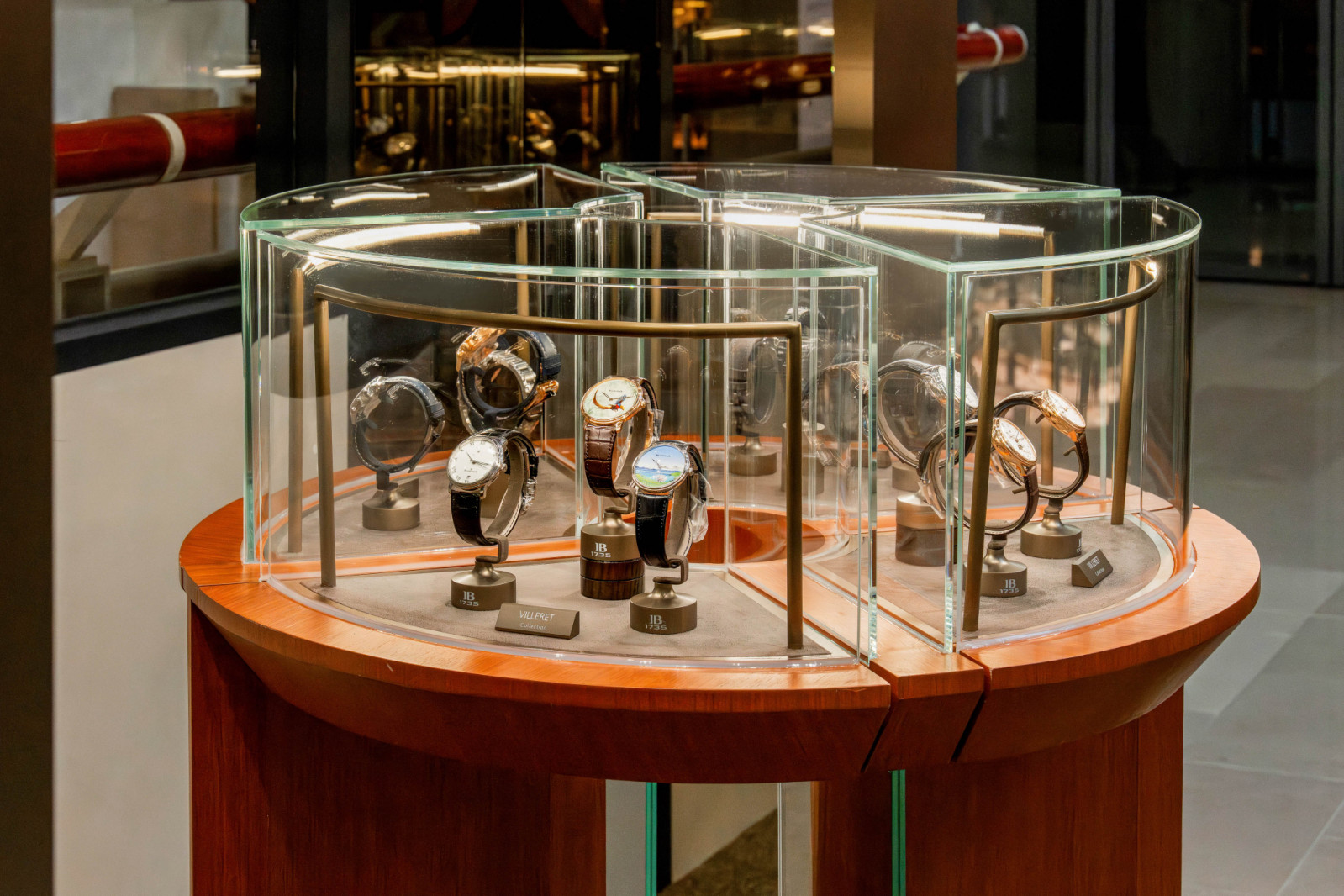 Blancpain台北101限時專賣店錶櫃中,集結了品牌最經典的男女錶系列。(Photo: Blancpain)