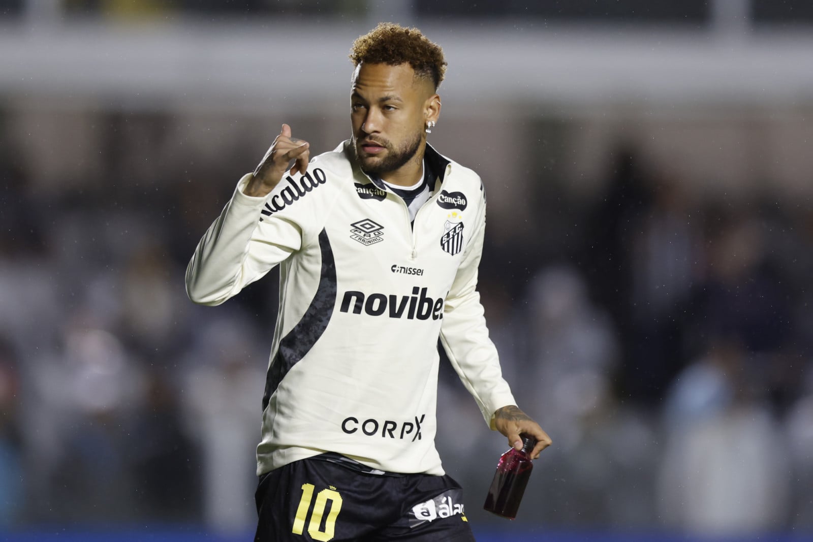 From a master-planned neighborhood spanning nearly one million square metres in Brazil to an ultra-luxury Dubai penthouse designed with an automotive elevator, the commercial footprint of Neymar Jr is expanding far past the football pitch (Photo: Miguel Schincariol/Getty Images)