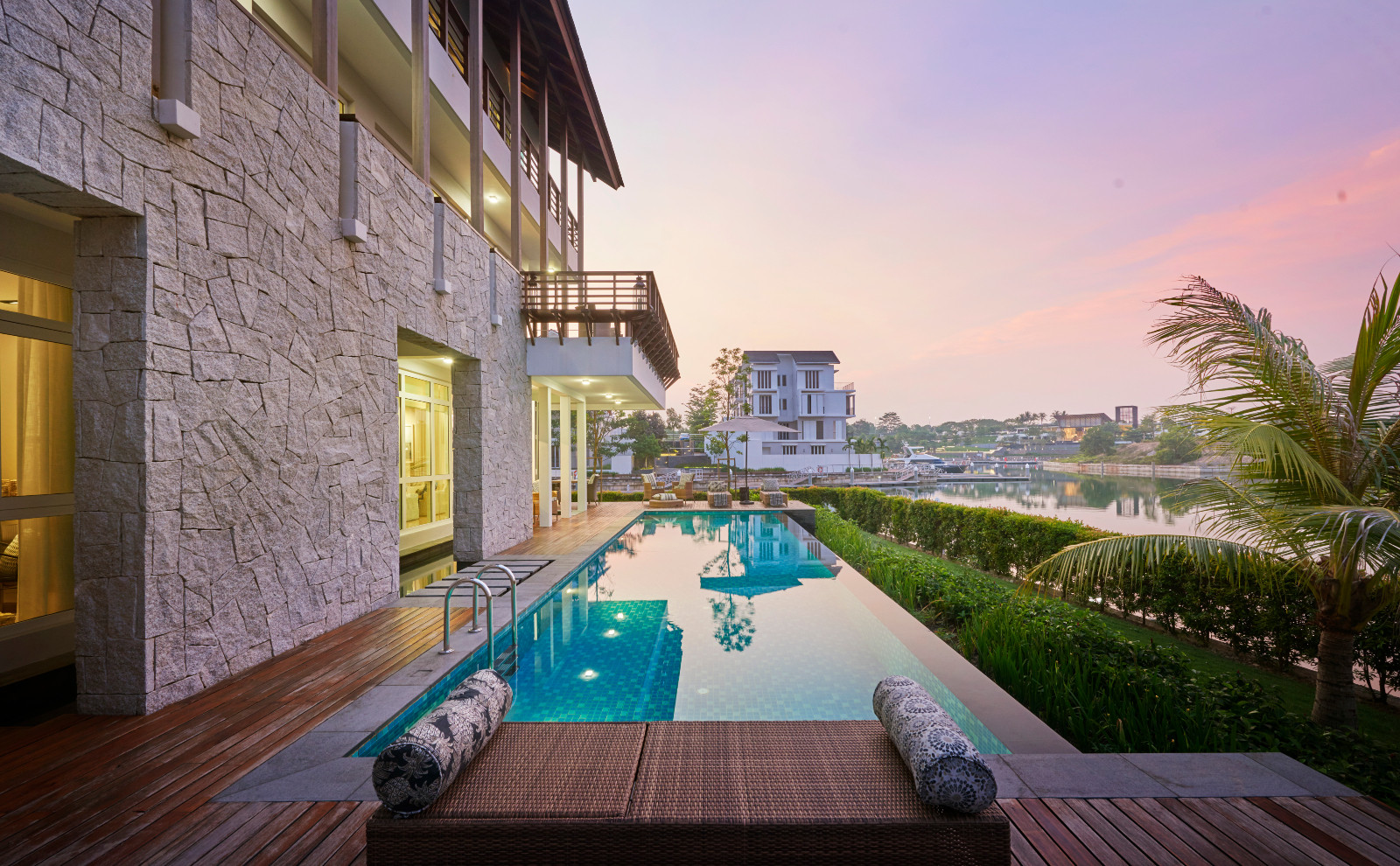 Selected residences feature private swimming pools and lifts, while waterfront villas enjoy private berthing facilities