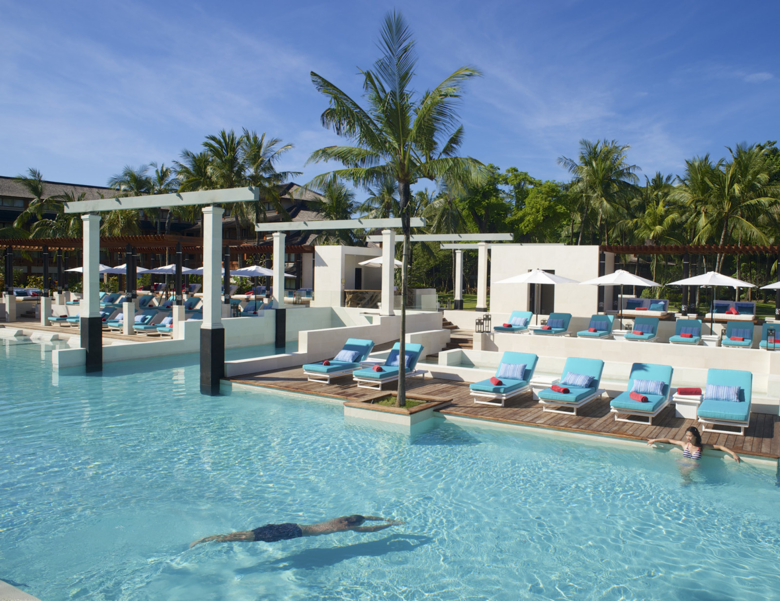 Dari yoga, padel, tenis, golf, hingga berenang, ada banyak aktivitas untuk tetap aktif di Club Med Bali