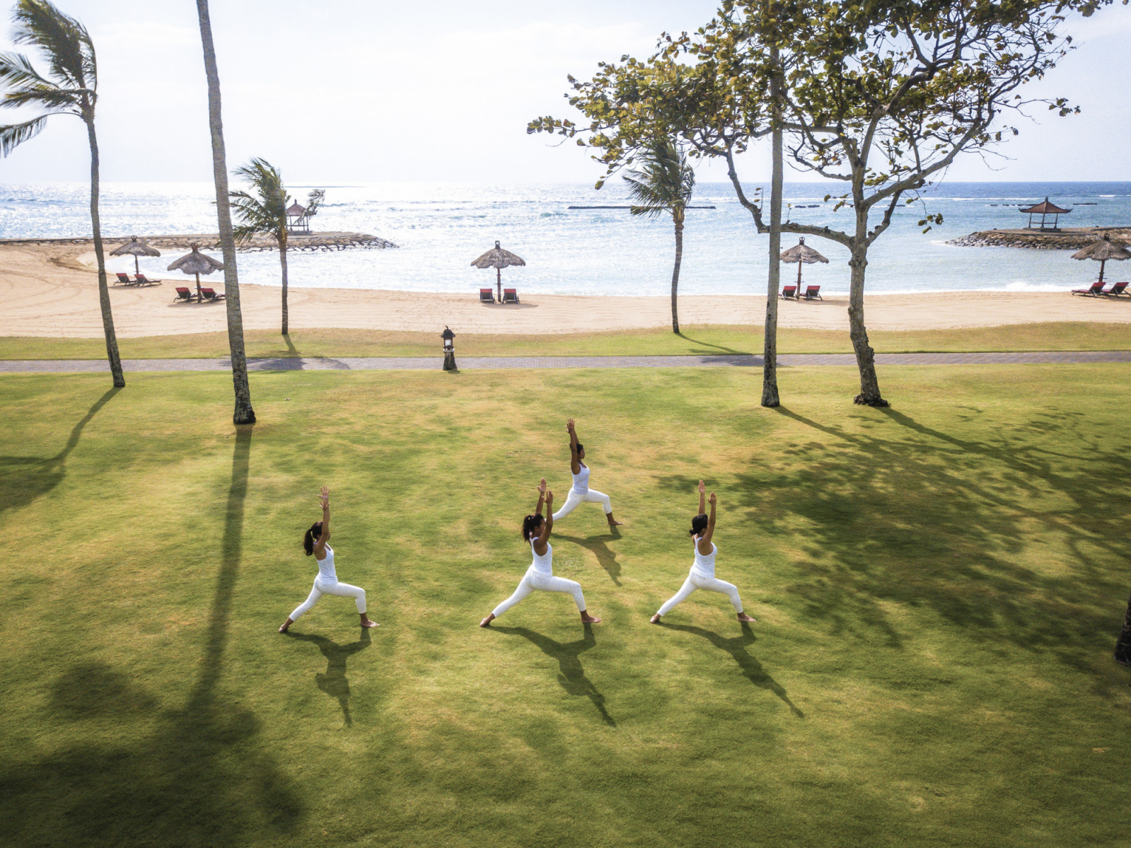 Jumpai matahari dengan gerakan-gerakan yoga lembut untuk memulai hari di Club Med Bali