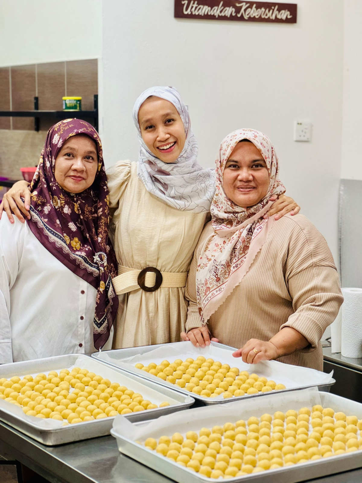 Raudhah Nazran (centre) with mothers being trained in the Blitz programme