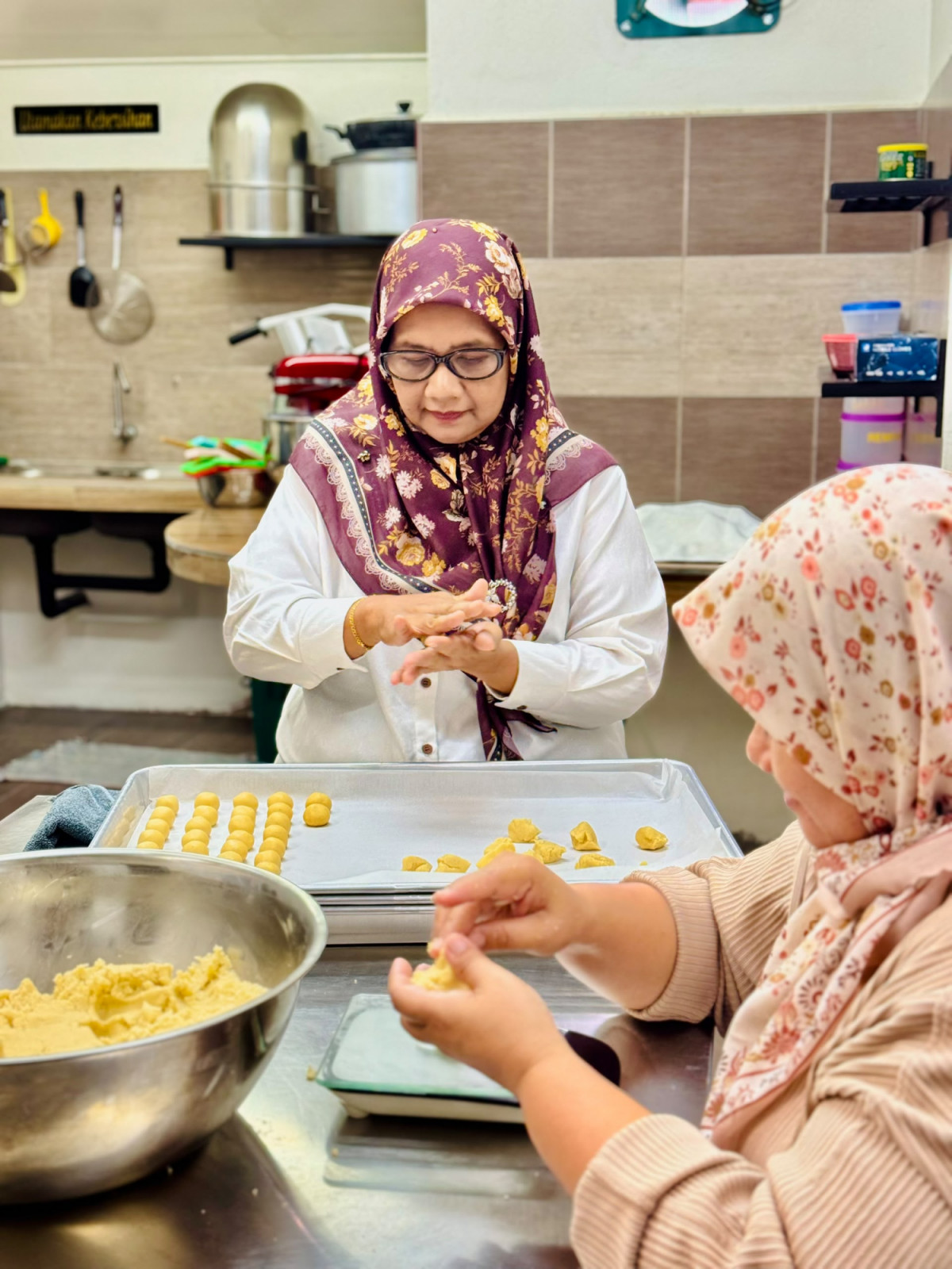 Through Blitz, the new social impact initiative developed alongside Accelerate Global, Bayt Amal Nur is working to transform vulnerable women from aid recipients into financially independent artisans and future providers within their own communities